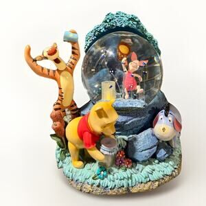 Vintage 1963 Disney Winnie the Pooh Fireflies Snow Globe Lights Up Rare Collecti
